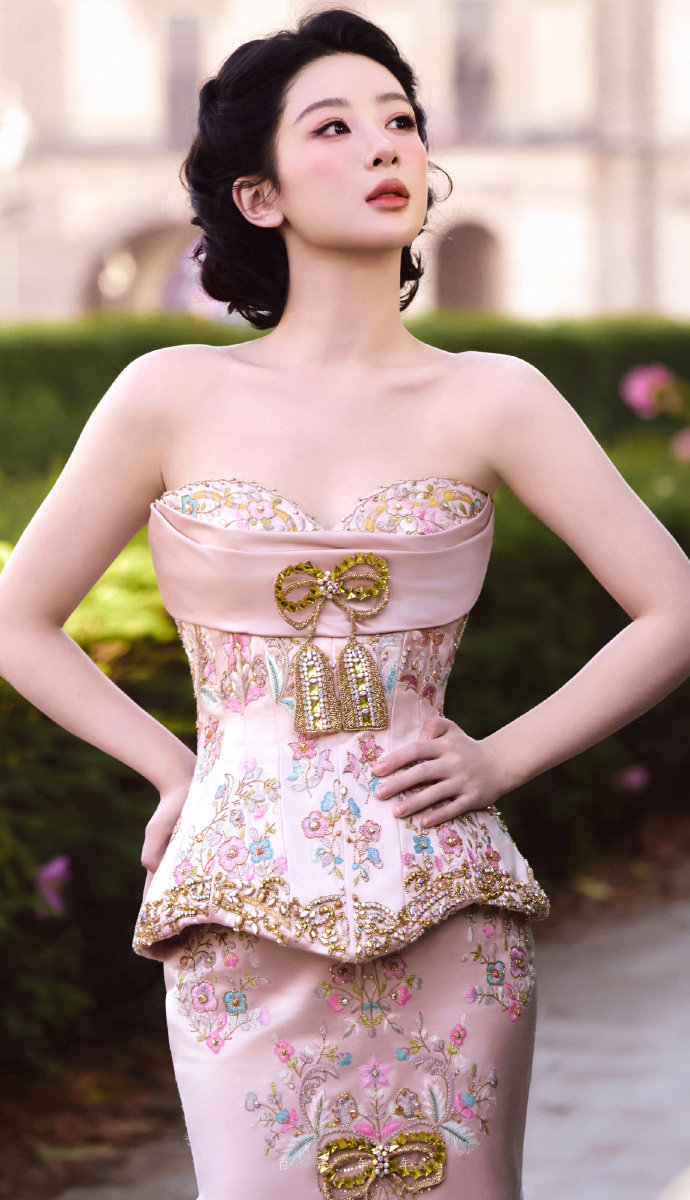 杨紫白玉兰视后 想在山野间追风 看黄昏与黎明 只想每个落日身边都有你