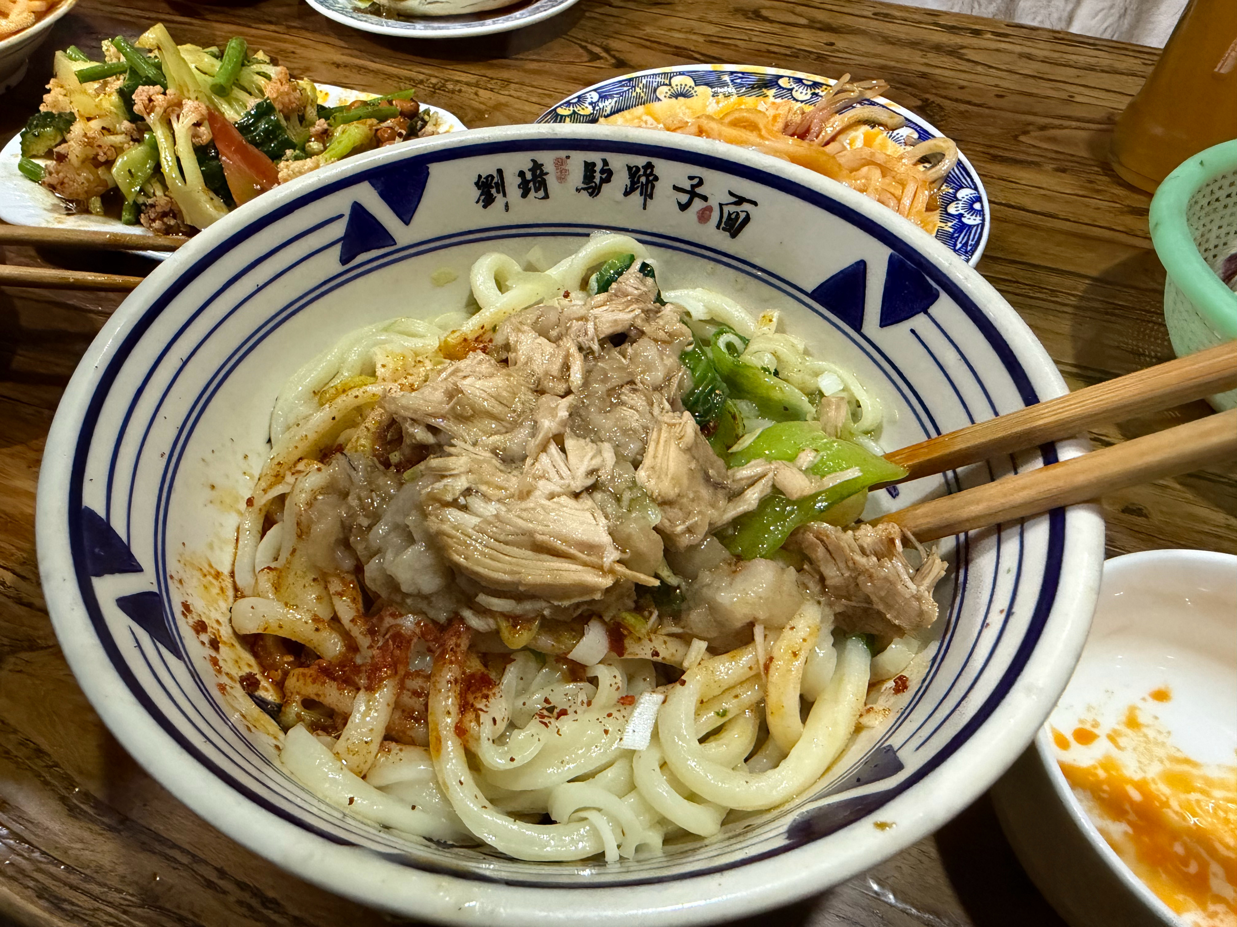 中午到西安吃了这一碗面现在这个点都还在打饱嗝儿 