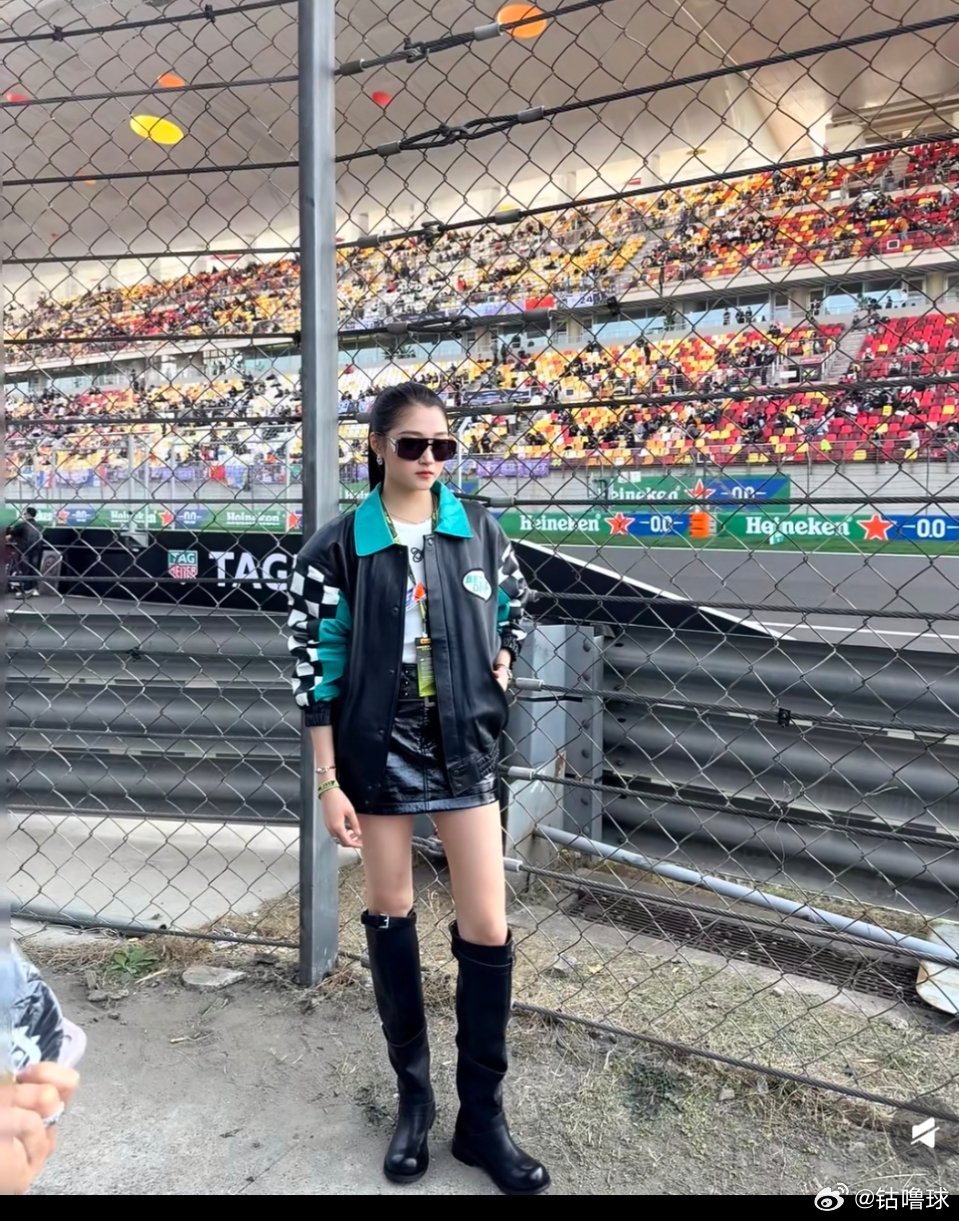 关晓彤亮相F1中国大奖赛，造型你能打几分？ 