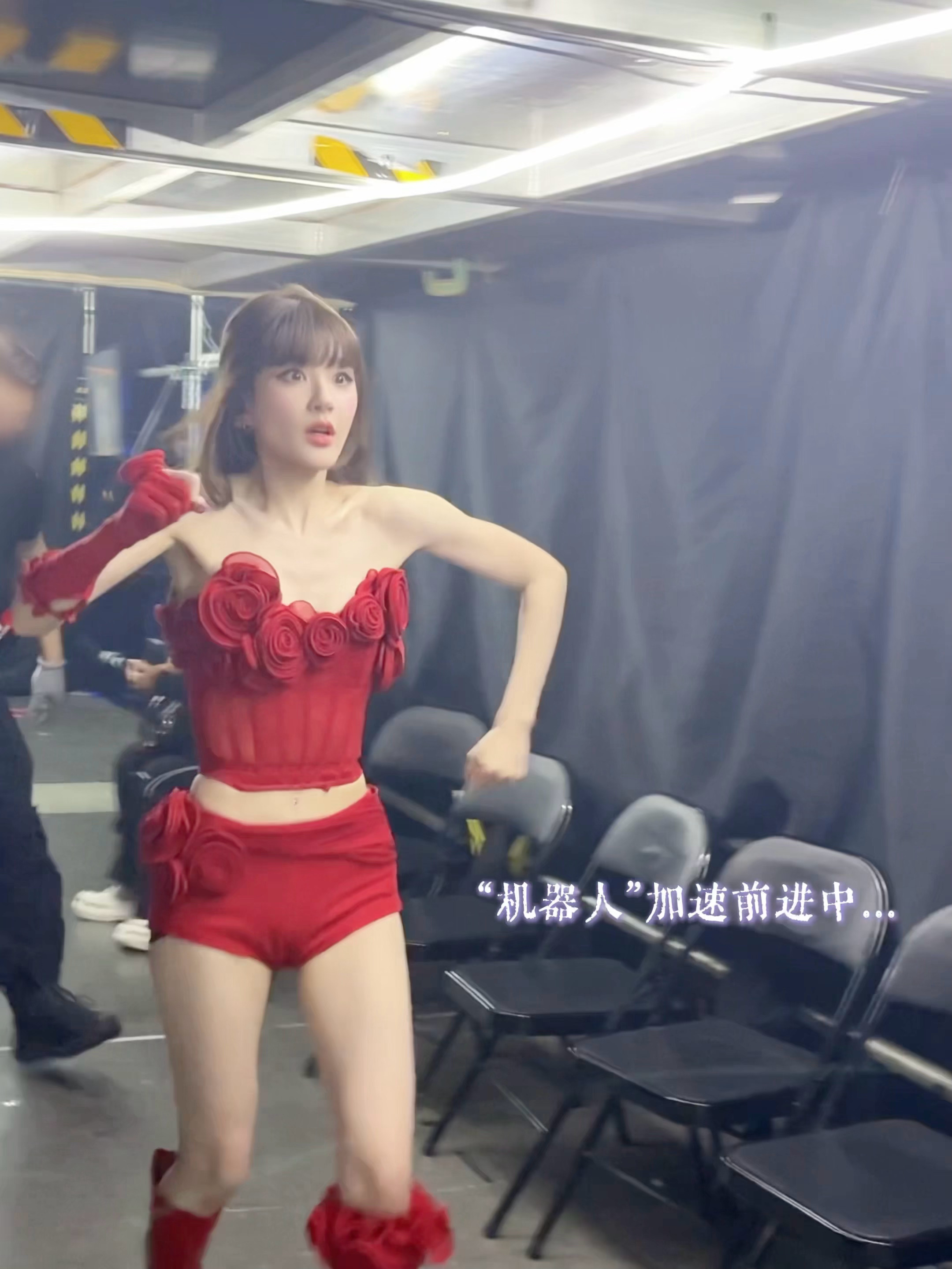 感觉孩子要去干架了 哈哈哈 