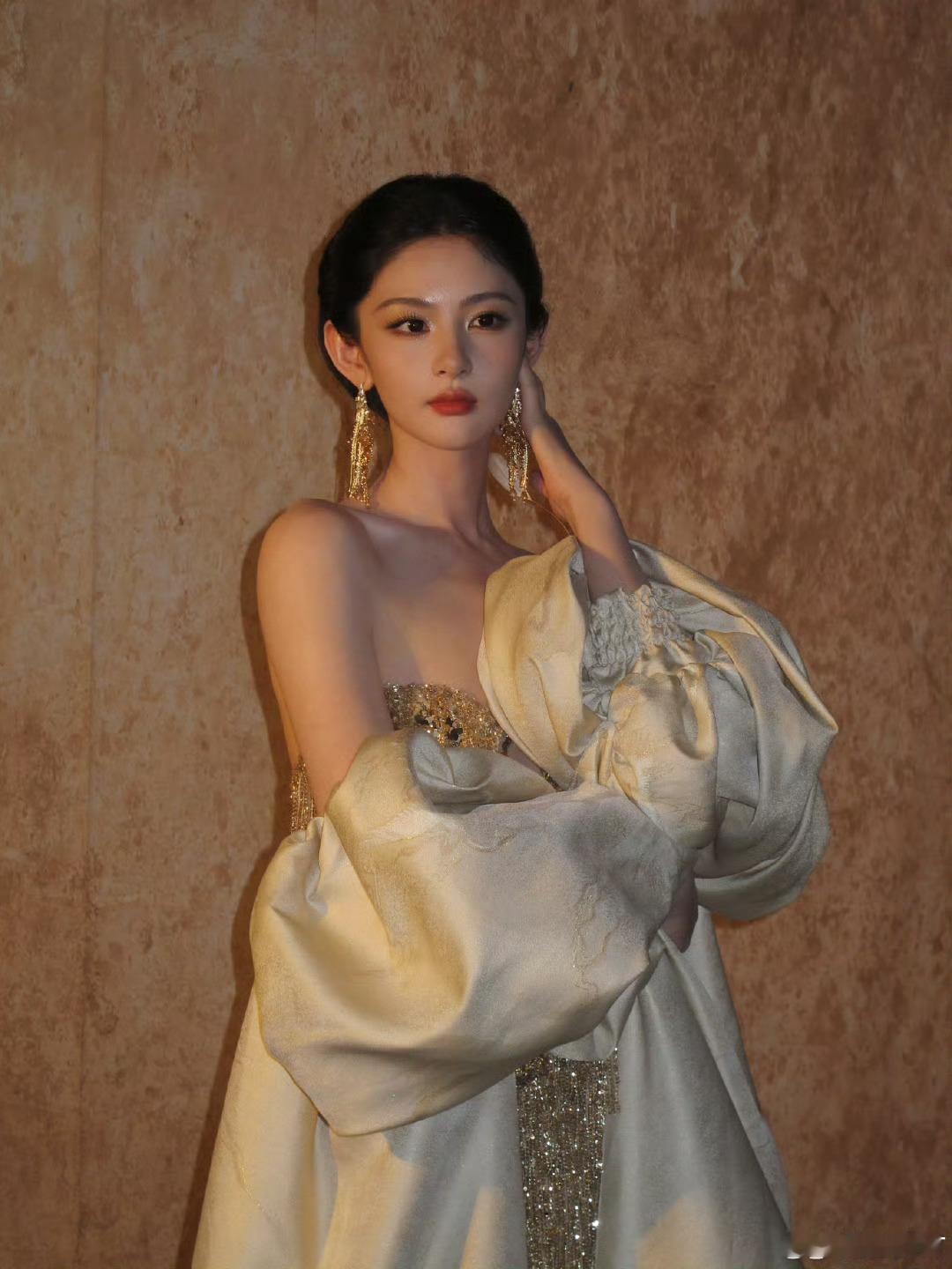 赵晴怎么美成这样了真的好漂亮啊 仪态真好 ​​​