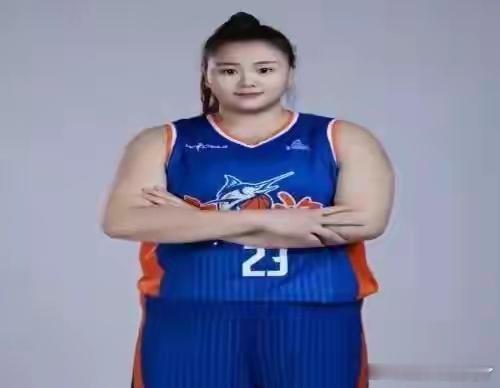 刘禹彤从舞蹈生到亚运国手的篮球之路 从练功房到篮球场，刘禹彤完成了一次硬核转身。