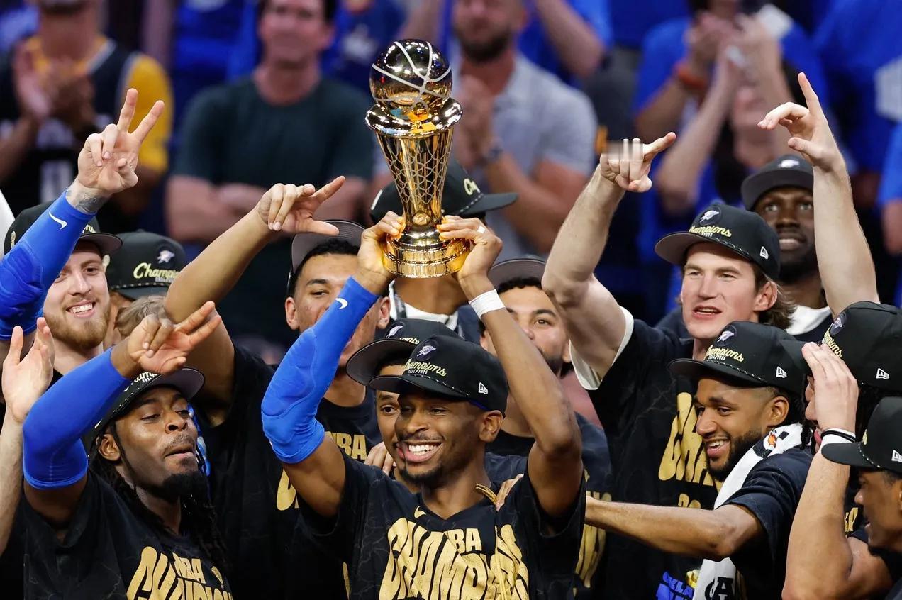 你是什么时候觉得NBA不纯粹了？
NBA是商业联盟，各支球队老板凑一起就是为了搞