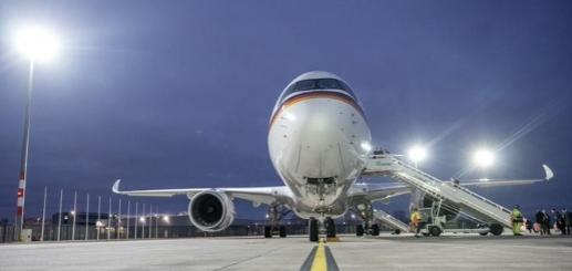 德国总理默茨周三宣布，中国将向空客Airbus订购“最多120架”飞机。这对这家