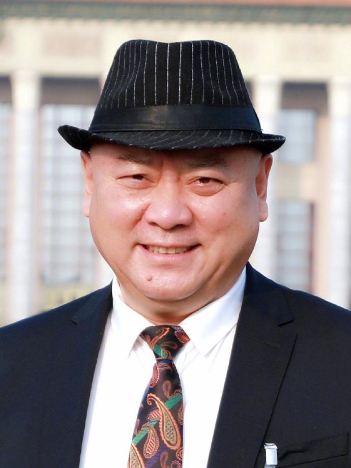 金不换代表建言：严禁未满16周岁未成年人注册主播
          全国人大代