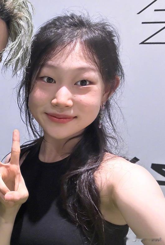 无论是演员还是网红，最应该让人记住的是作品和人格魅力。
如果是因为骂粉丝酸黄瓜，