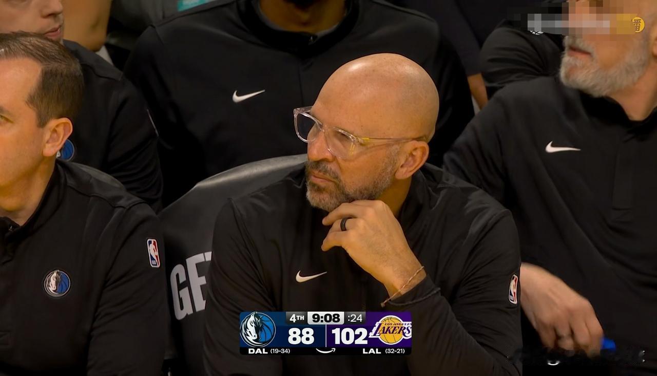 独行侠主帅基德真是巧妇难为无米之炊！在今天独行侠客场挑战湖人的比赛中，当时比赛进