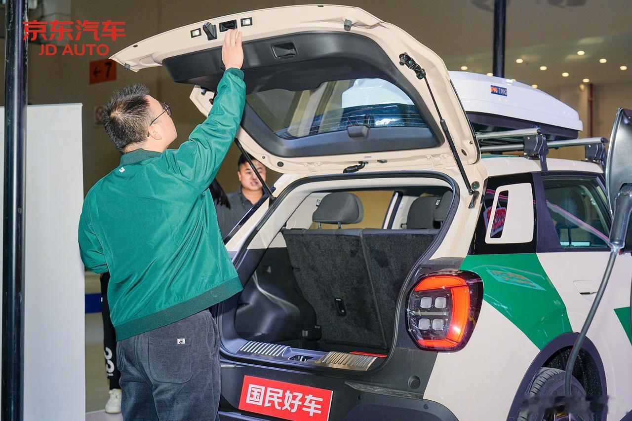 购车决策中，成本始终是用户的核心考量。埃安UT super通过“京广宁承诺共同保