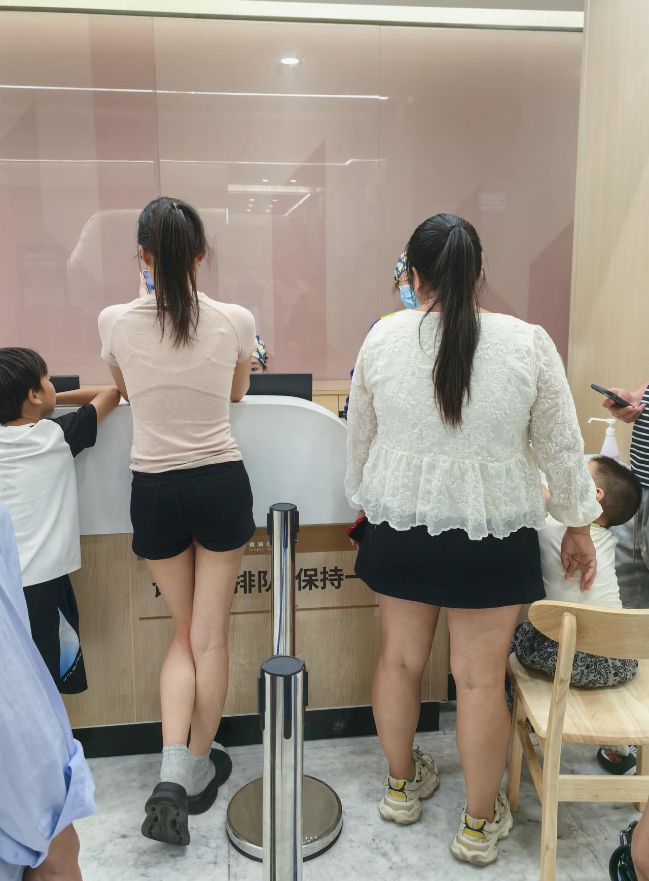 这张照片是不是很有对比差异的喜感，想要素材的朋友拿去，免费！