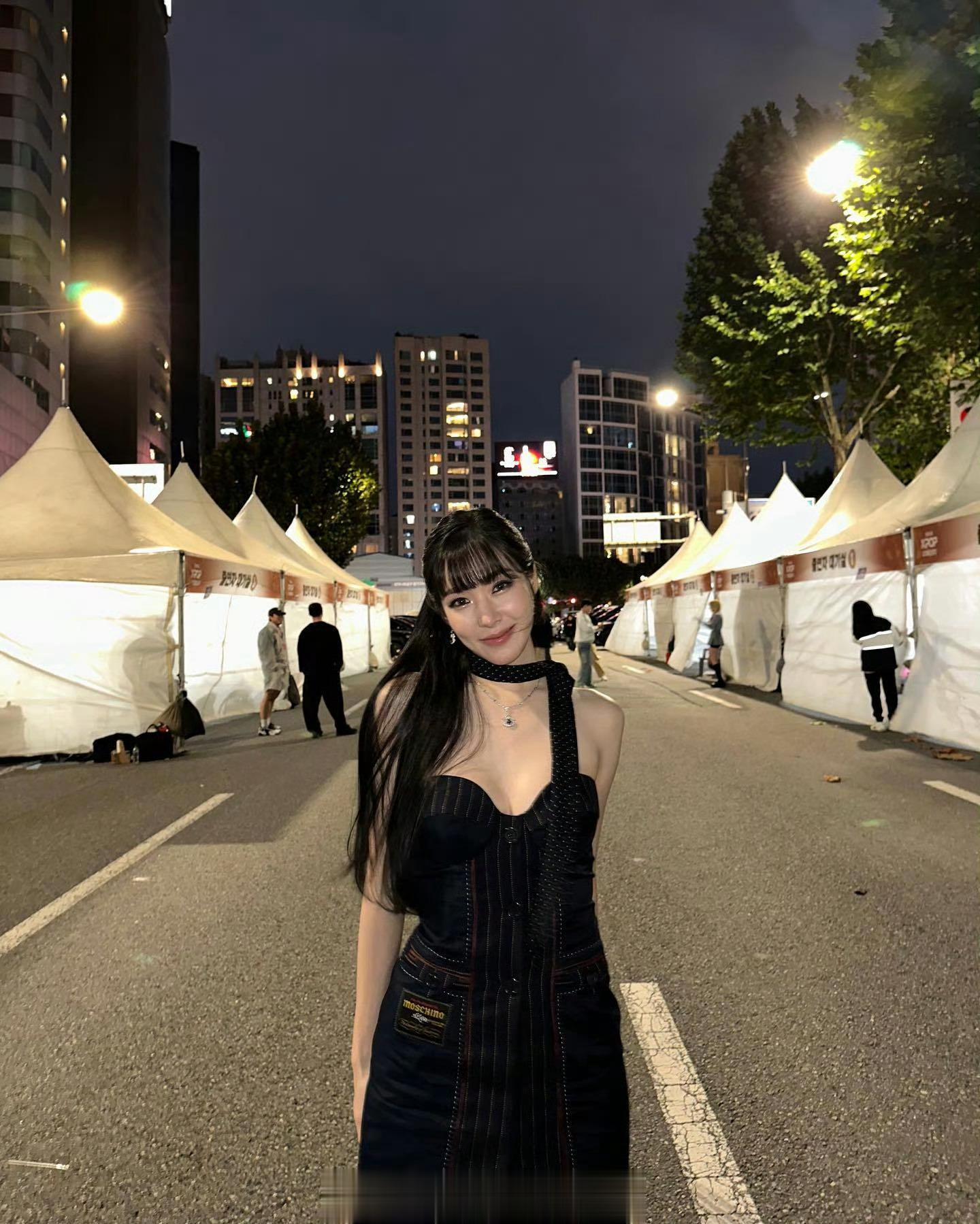 #明星私服搭配[超话]# 少女时代 黄美英 更新ins 简直就是贵气大小姐🖤 