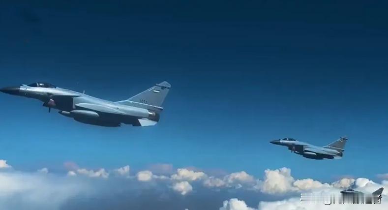 乌兹别克斯坦公开歼- 10CE视频

为庆祝乌兹别克斯坦独立35周年纪念活动，中