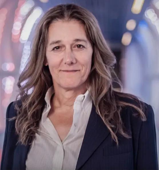 这是个传奇的故事，一位母亲的爱，硬生生砸出一家千亿药企。

30年前，她的女儿被