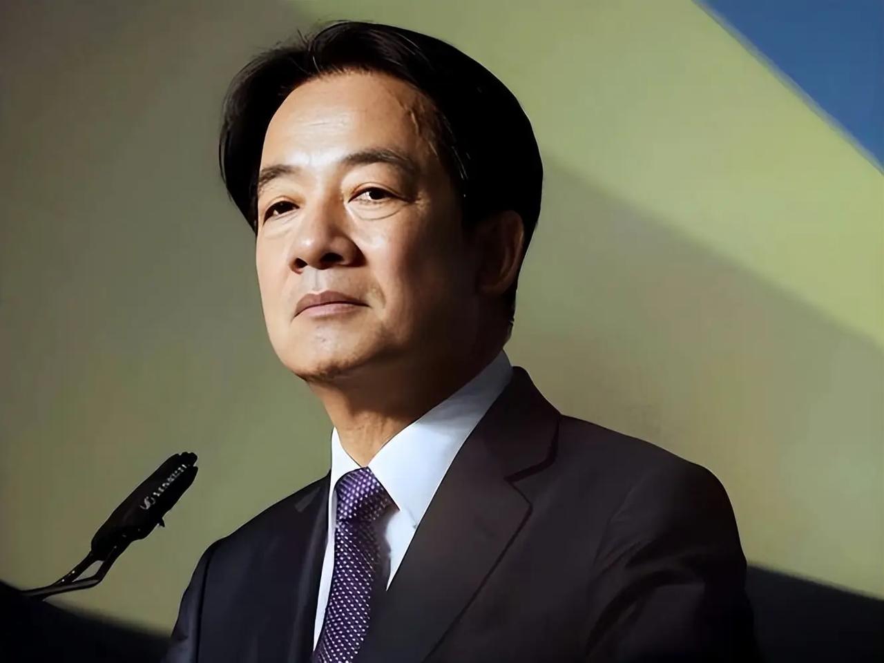 如何看待赖清德跪拜日本殖民者？

父亲被日本殖民者打得遍体鳞伤，儿子却跪在日本殖