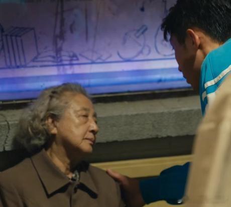 我真心疼小满了看小满哭到发抖的样子，心都碎了，小孩子的离别最让人难受，奶奶从来都