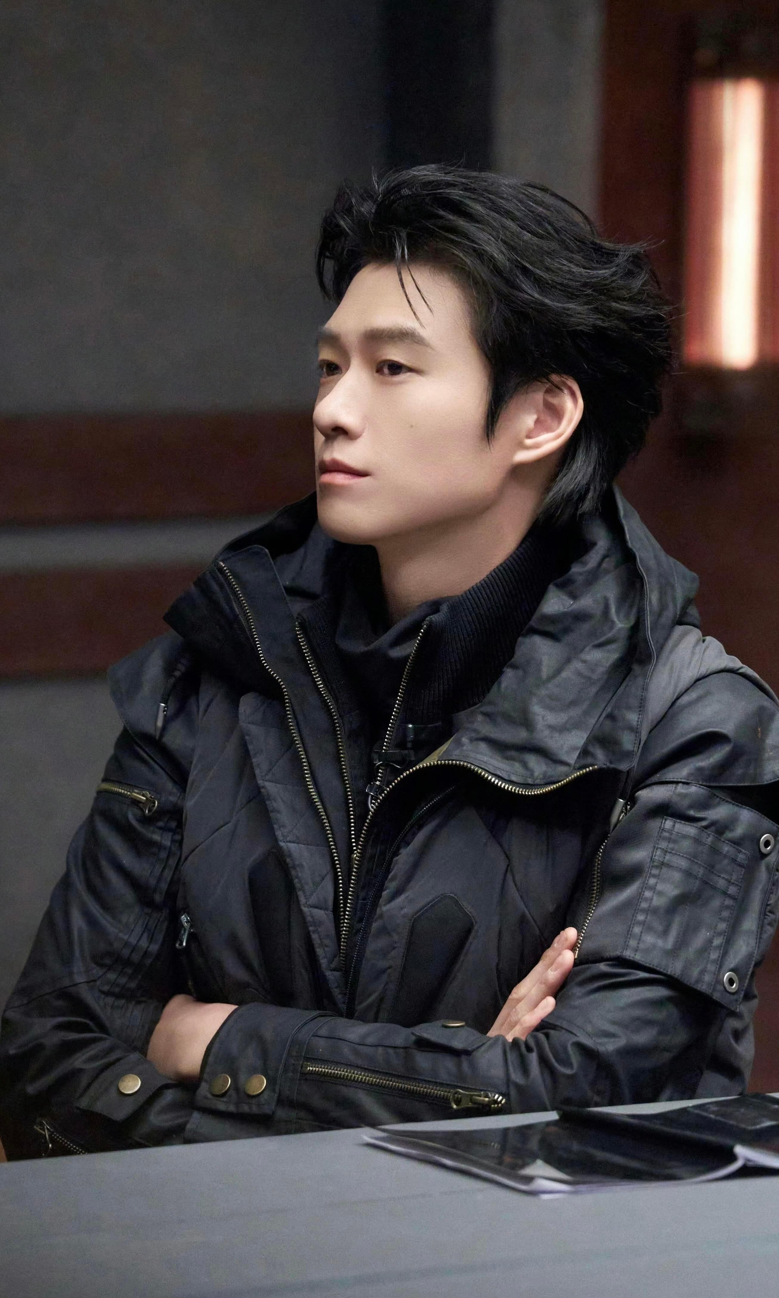 魏大勋打破硝烟之谜 魏大勋也太会推理了！众人都被硝烟反应误导以为是枪杀，勋五名直