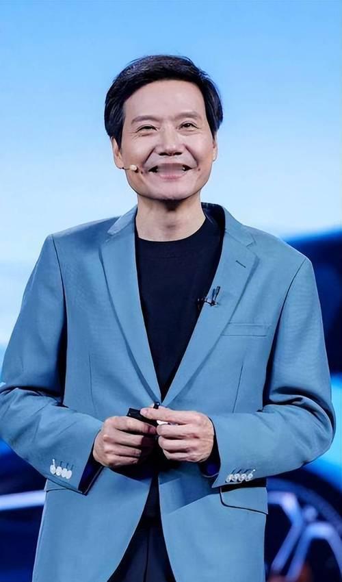 身家3260亿，只能说米粉太给力了
 一年时间财富涨了1960亿，这得多少台小米