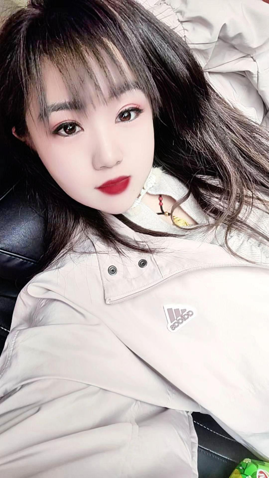有些人，注定是过客，却在你心里住了很久。你以为放下了，可某个瞬间，回忆...
