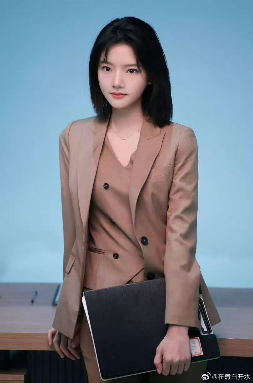 我想象中我上班就任敏这样任敏在《家事法庭》里的职场造型清爽干练，气场很足，看着好