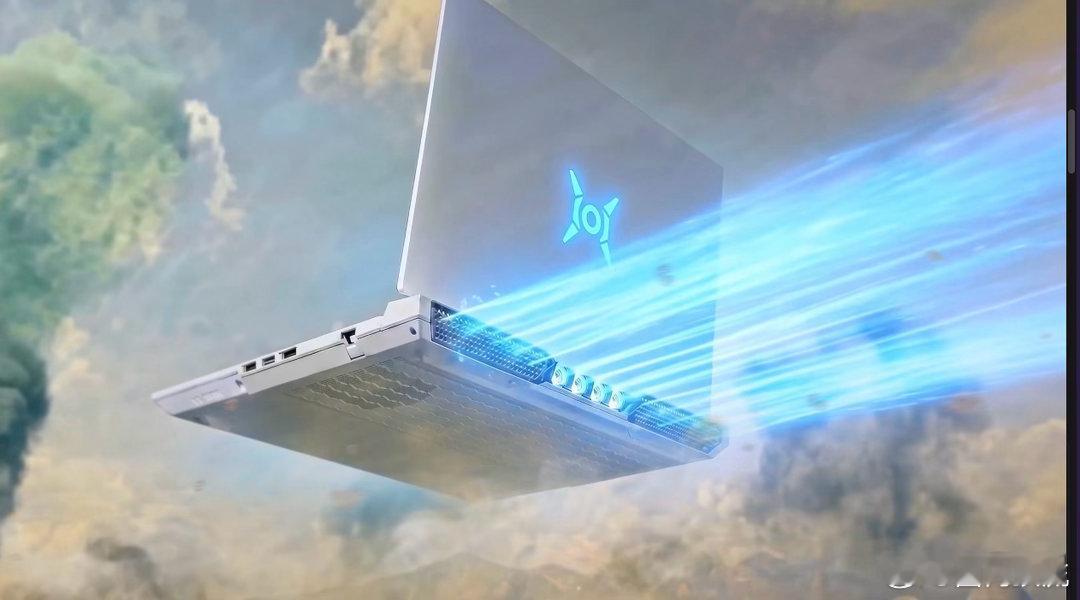 第一个这样给电脑散热的人是天才谁能想到散热界天花板被倪大红玩明白了！退烧贴、冰咖