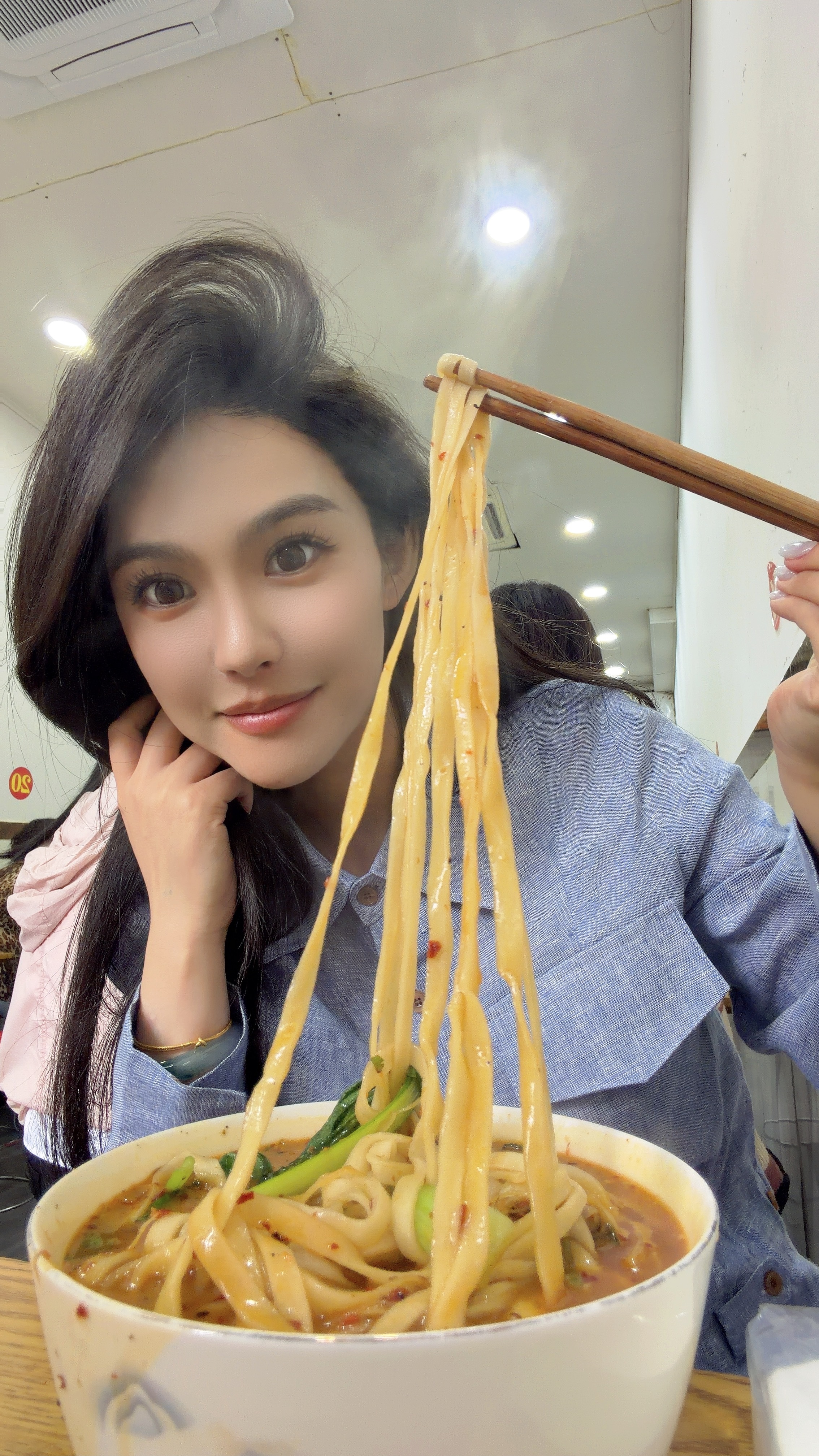 干饭！！！我就爱吃硬面🍜这是阜阳最好吃的面条，太好吃了。👇👇👇你们看看这