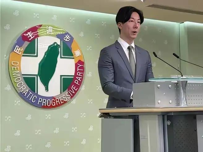 吴峥气急败坏地说，“我快被烦死了，受不了国台办每周的新闻发布会都要批评赖清德。”