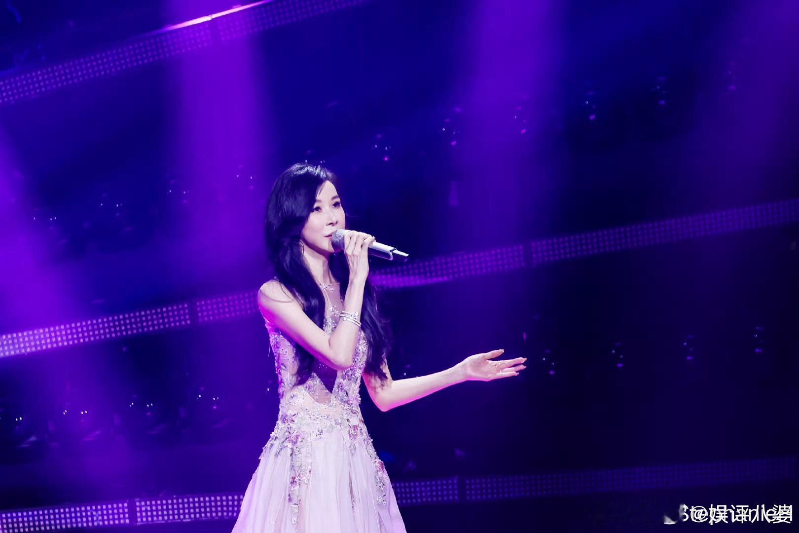 萧蔷情商谁懂啊!刷到萧蔷的综艺片段直接被戳中，原来这么多年她把文化底蕴都藏在骨子