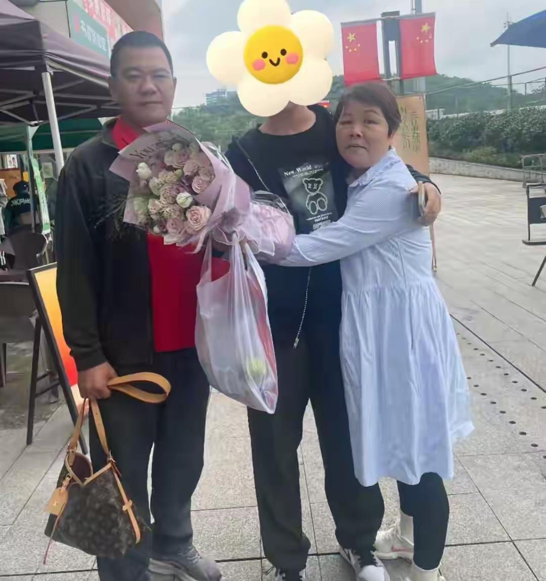 叶锐聪买家爸爸竟然是干这种工作的，他应该早知道叶锐聪父母在找孩子了。

叶锐聪买
