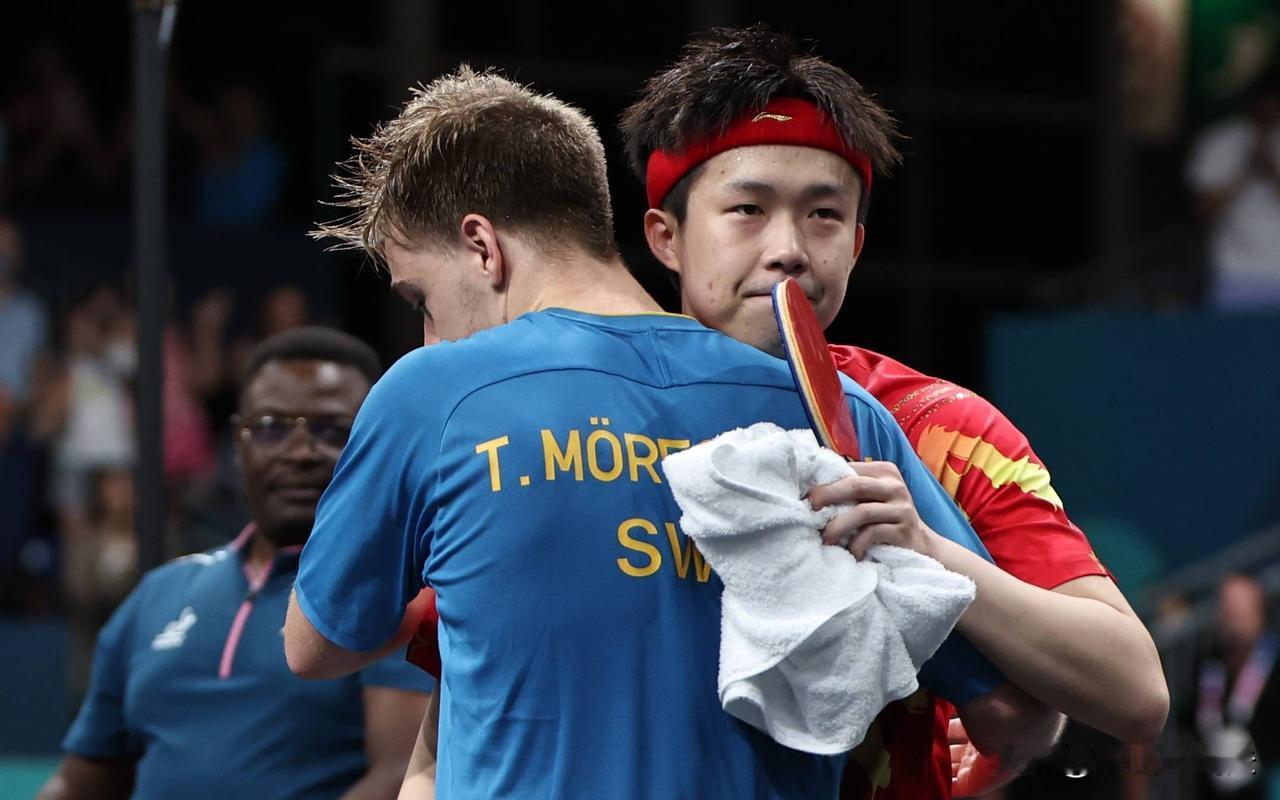 中国男乒选手王楚钦在巴黎奥运会上止步32强，在澳门冠军赛好歹打入4强，然后，在近