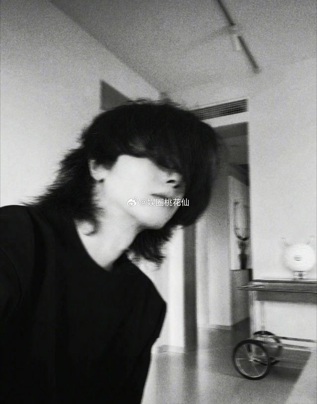 #华晨宇狼尾挑染好绝# 所以说华晨宇究竟是怎么做到每天都帅出全新的高度的，光是看