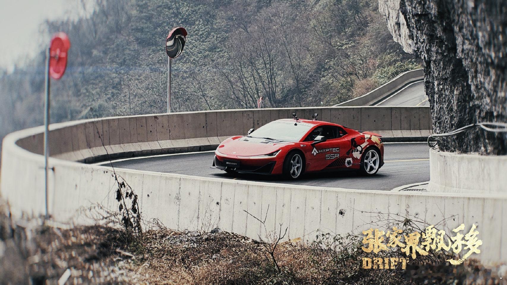 刘强东已接到5条大型游艇订单只能说确实有点牛 和陆地游艇昊铂SSR比起来呢？ 一