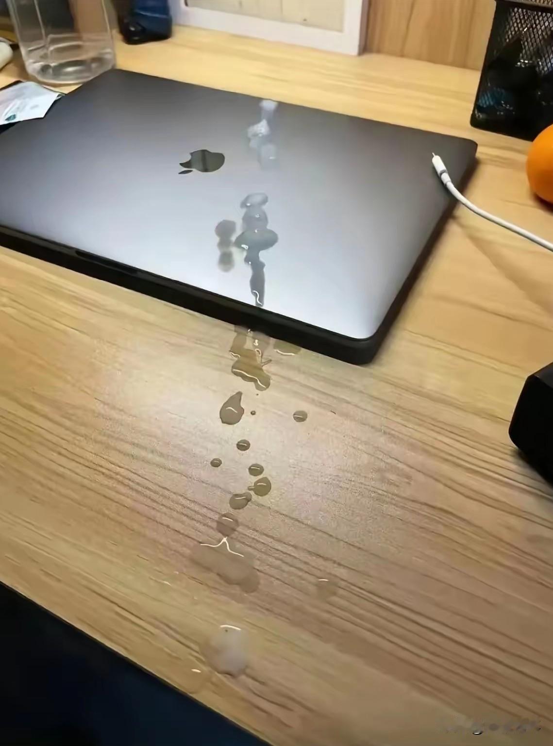 最近感冒了，打个喷嚏，痰喷一地！