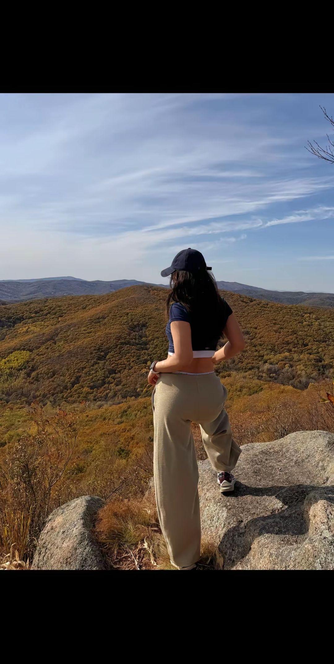 秋天了，大地都金黄色了，大自然好美