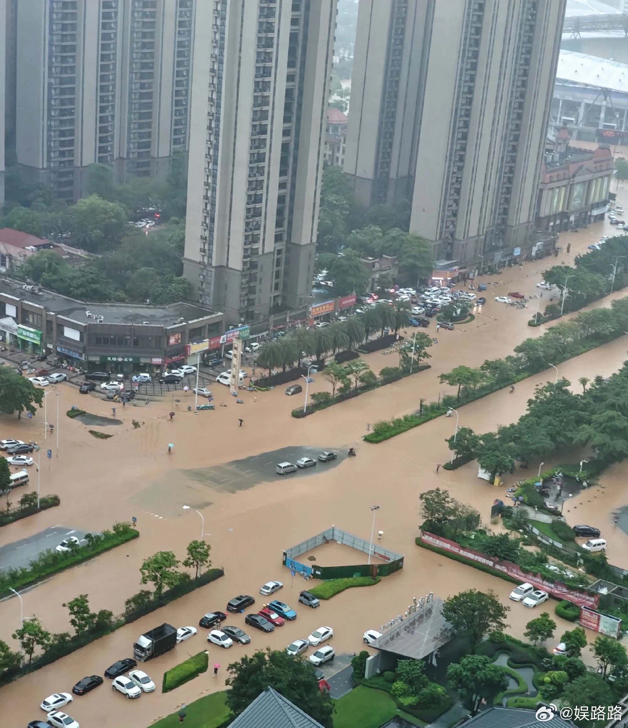 天呐😱今年好多地方接连下大暴雨，没想到广西这边洪水灾情这么严重，甚至出现海水倒