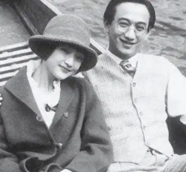 [微风]虽然徐志摩嫌弃张幼仪土气，但晚上却仍然跟她行“夫妻”之事，张幼仪晚年也曾