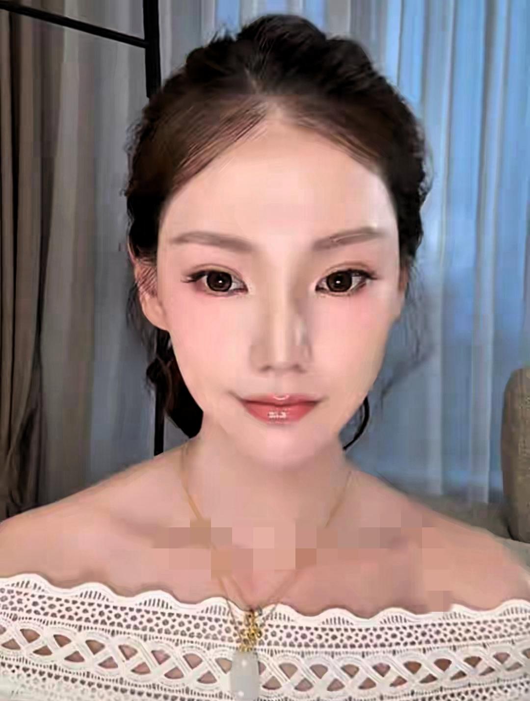 直播间无意的一句闲聊，意外曝光筱梅母亲早已来京生活，长辈温柔热忱的模样，瞬间戳中