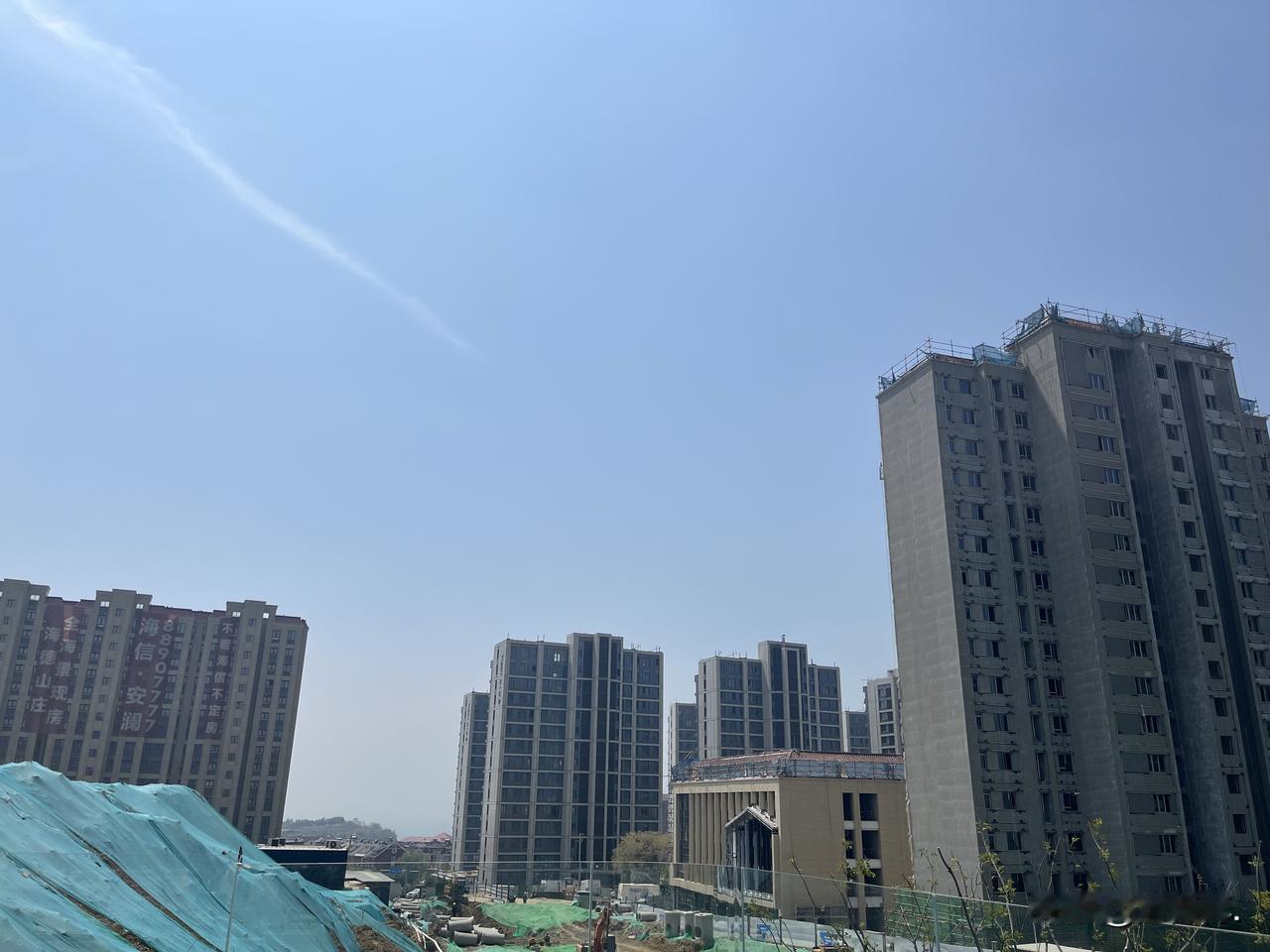 崂山王家村板块，竞争可真够激烈的。

海德山庄现房、吾疆准现房，这俩是老楼盘了，