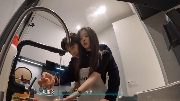 柳柳周佑凌洗鸡蛋都要抱着洗柳柳反差感半熟恋人周佑凌柳柳生理性喜欢 柳柳直白又幽默
