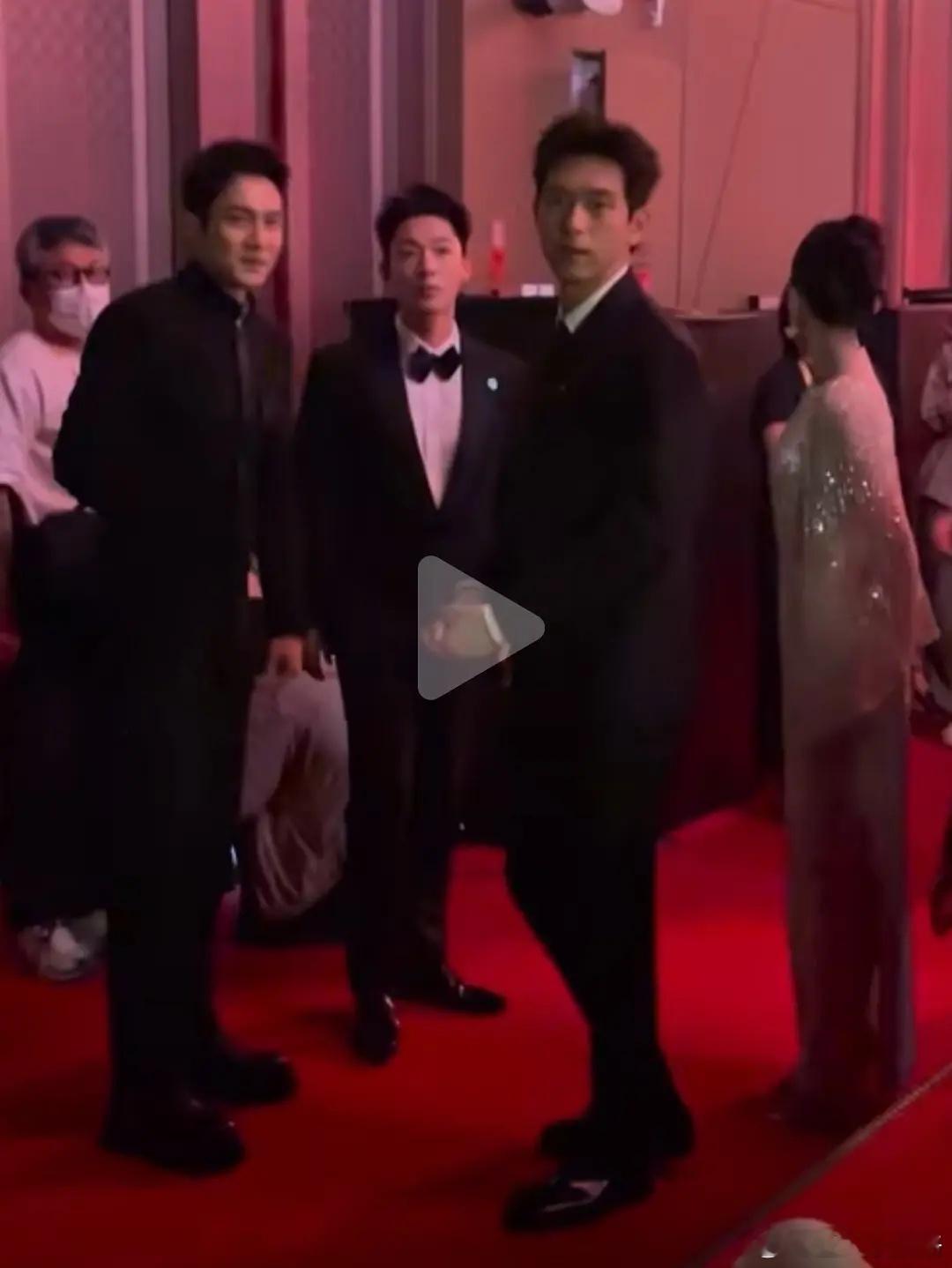 张晚意怎么憨憨的[笑cry] ​​​