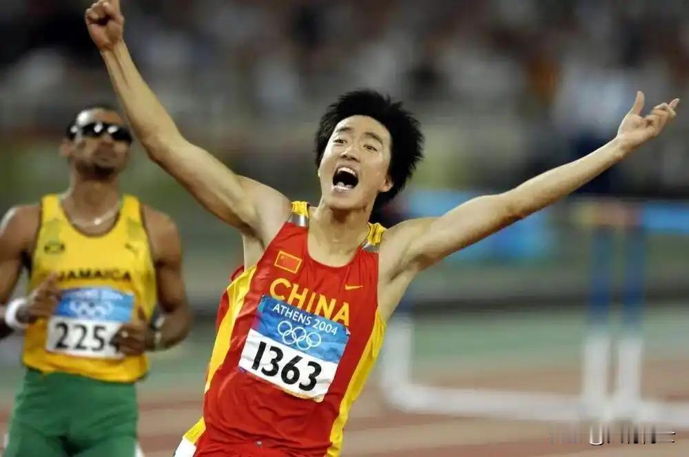 刘翔的在线求助，让人内心一阵难受！

刘翔，曾经是中国田径绝对的荣耀，多么风光，
