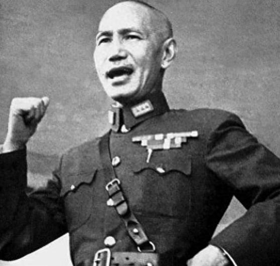 蒋介石败走台湾真是掏空了大陆的家底，黄金白银，文物，外汇，书籍，学者精英，军队以
