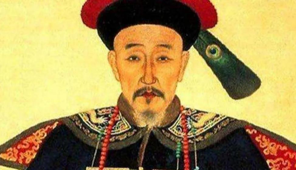1735年，清朝名将岳钟琪被兵部判“斩立决”，雍正帝得知后，说再等等，先罚70万