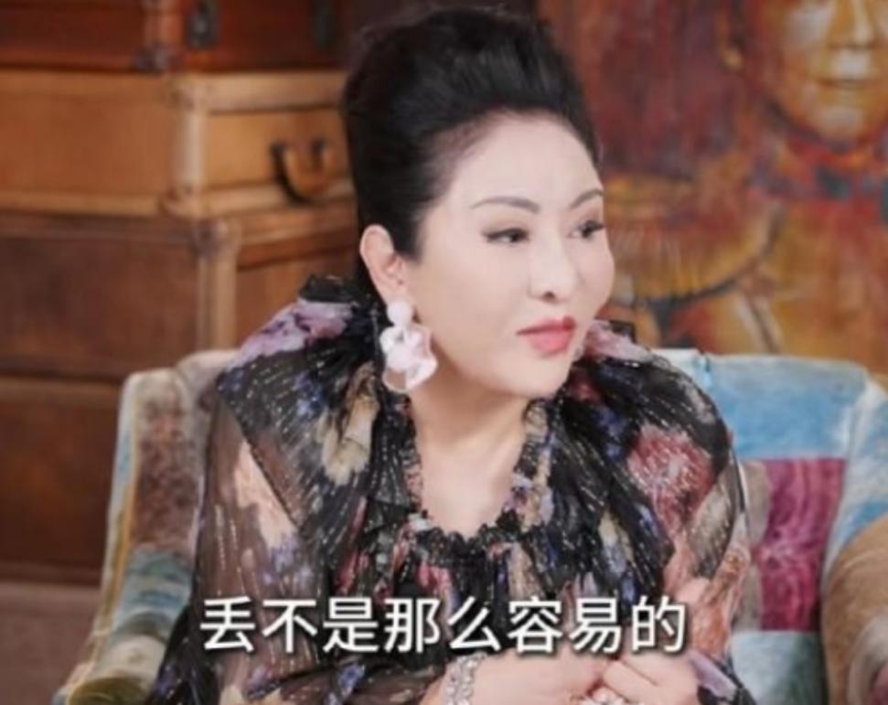 向太陈岚奉劝大家千万不要移民美国，因为她有很多朋友这几年都想离开美国回来。但头疼