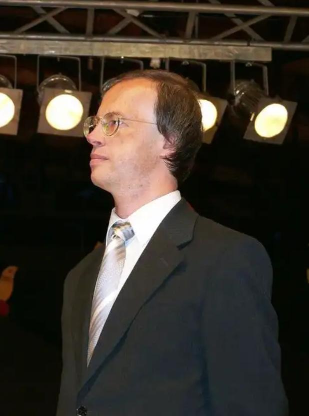 1991年，俄国公布一份永不开启的绝密档案，苏联瞒了50年的秘密被公开。

19