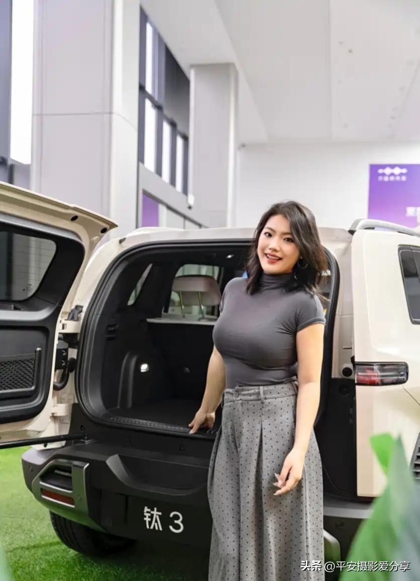 比亚迪闪充 国产车崛起[赞]
销售员 人美心善！比亚迪二代闪充 电车闪充 新能源