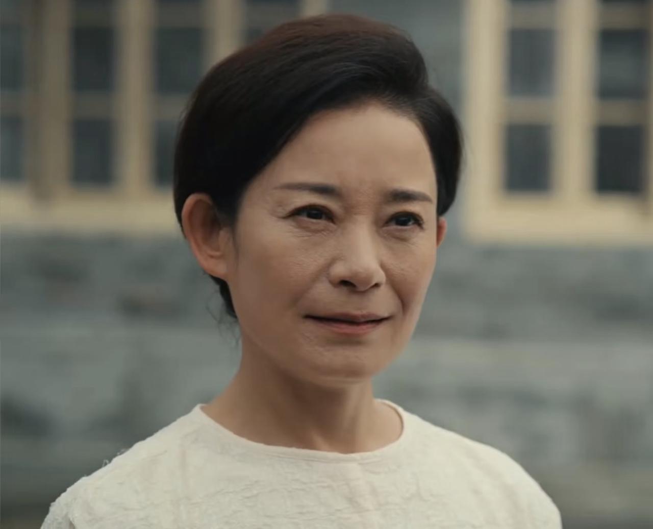 卢姨没有身份是不可能的，但也不可能是林喜柔一个阵营的。

虽然原著中卢姨是百分百