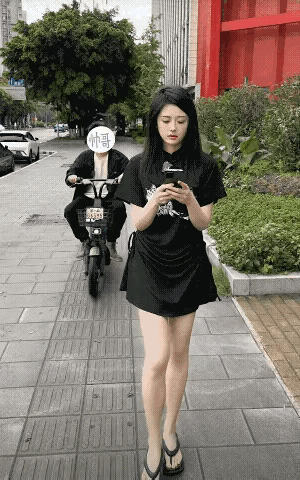 帅哥怎么不敢露个脸呢[兔年大吉]