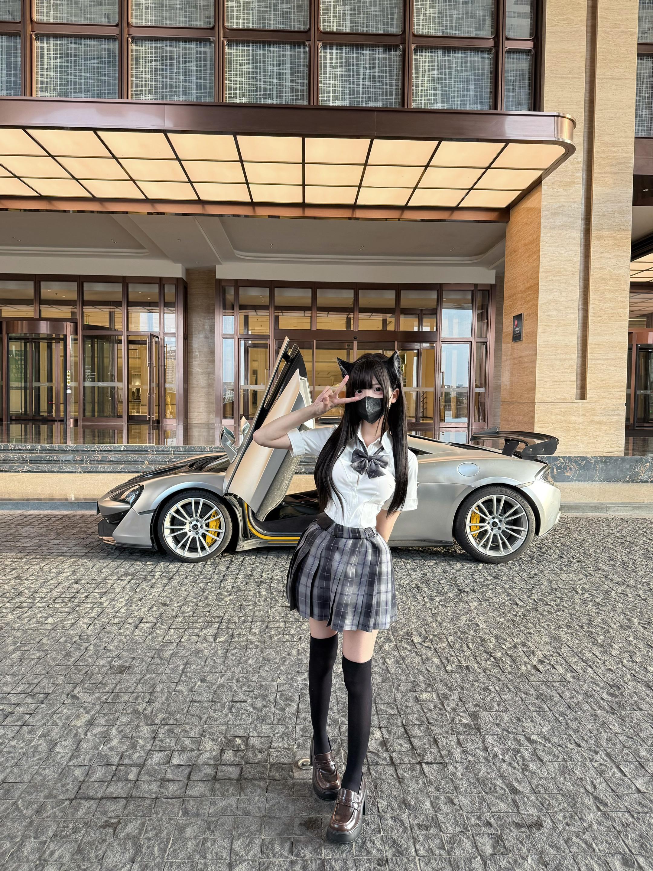 在这个权衡利弊的世界里 只有我才是真正喜欢你的