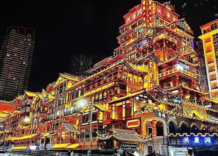 从上海飞到重庆，落地那一刻我就知道，之前30多年对“城市”两个字的理解可能全错了