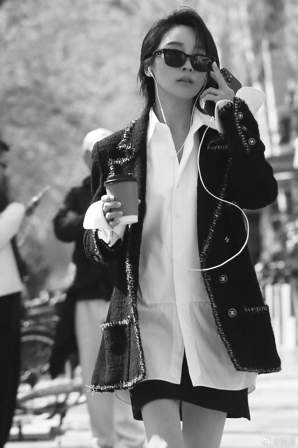 谢楠发芒果跳刀马谢楠也太宠粉了吧！下班路还即兴给粉丝跳刀马，真的没白来！元气满满