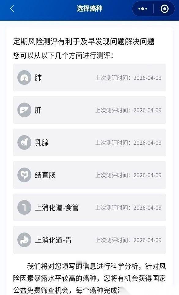 下午去社康开个药，队伍居然从里面排到了大门口。
我扒着门框探头往里看，以为出了什